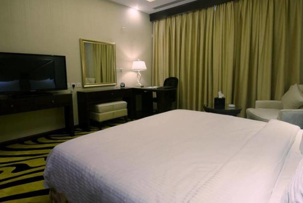 Sanam Hotel Suites - Rijad Zewnętrze zdjęcie