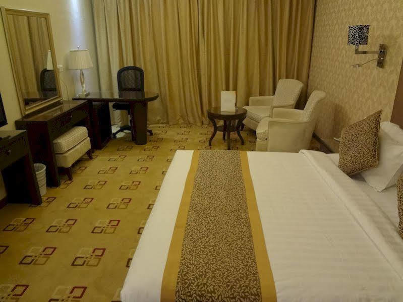 Sanam Hotel Suites - Rijad Zewnętrze zdjęcie